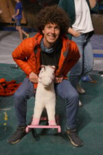 Dans ses voies, il faudra un peu vous creuser la tête ! (comme en falaise)<br><br>Employé<br>Régent en éducation physique<br>Moniteur (Brevet Adeps Niv 2)<br>Ouvreur de voies magnifiques et, techniques.<br><br>Connaisseur hors-pair de Freyr et de ses réglettes !<br>Adore les grandes voies en montagne car l'engagement ne lui fait pas peur... et aime courir des kilomètres sous la pluie !<br>Co-fondateur de <a href="http://www.beslack.be/" target="_blank" rel="noopener noreferrer">BeSlack ASBL</a> vise à promouvoir la slackline en Belgique par des initiations, démonstrations et rassemblements.<br>Péché mignon : les desserts